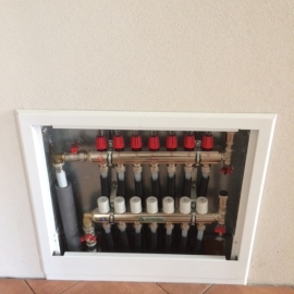 podomítková skříň s rozdělovačem podlahového vytápění